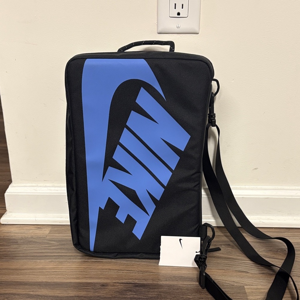Nike Men's Black Duffel Bag with Blue Logo - Picture 3 of 11